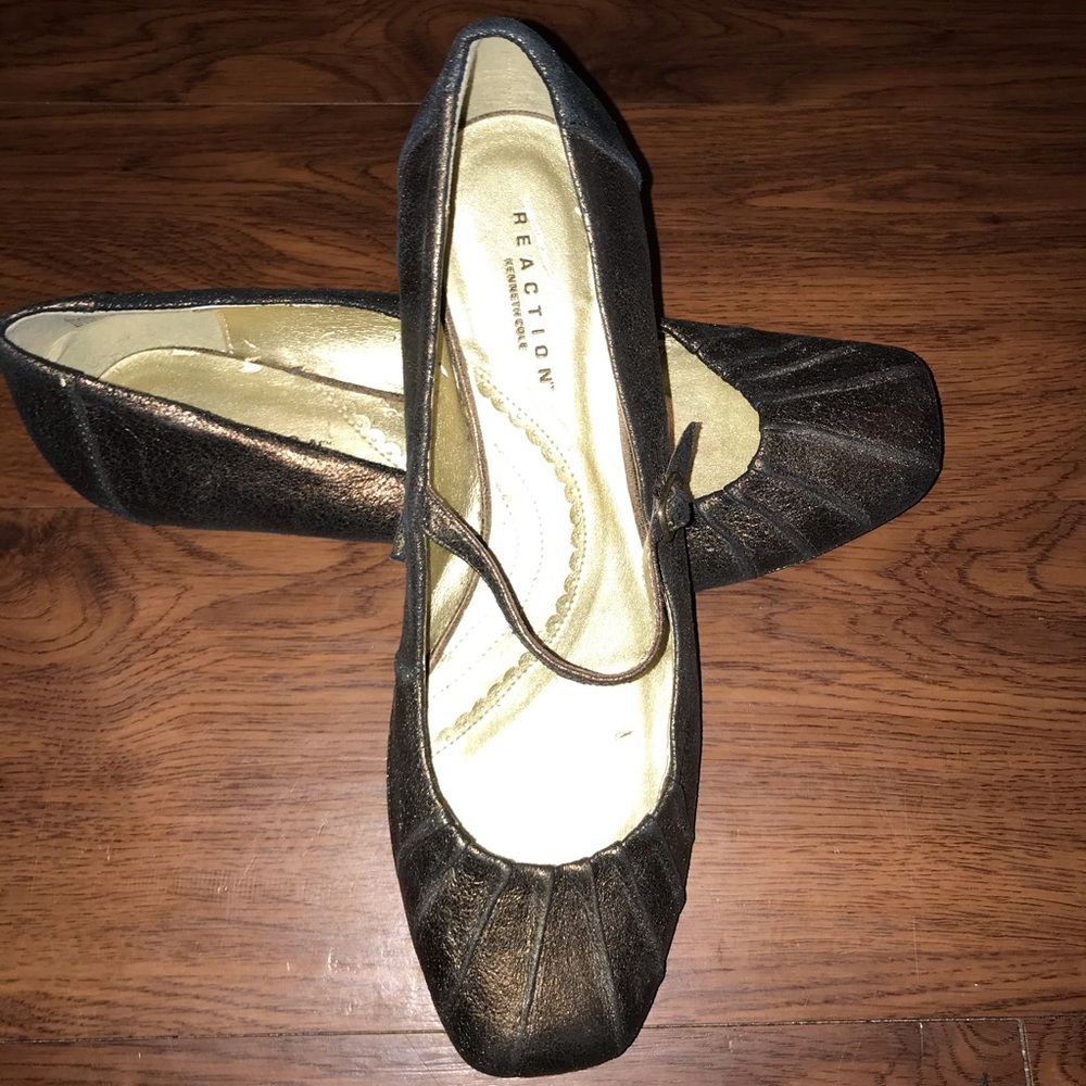 Kenneth Cole Reaction Brown/Black Flat.   Size 8M